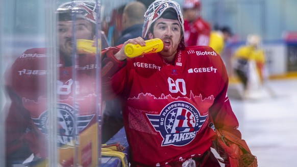 SC Rapperswil-Jona Lakers Torhueter Melvin Nyffeler waehrend dem Eishockey-Meisterschaftsspiel der National League zwischen den SC Rapperswil-Jona Lakers und dem SC Bern am Freitag, 11. Oktober 2019,  ...