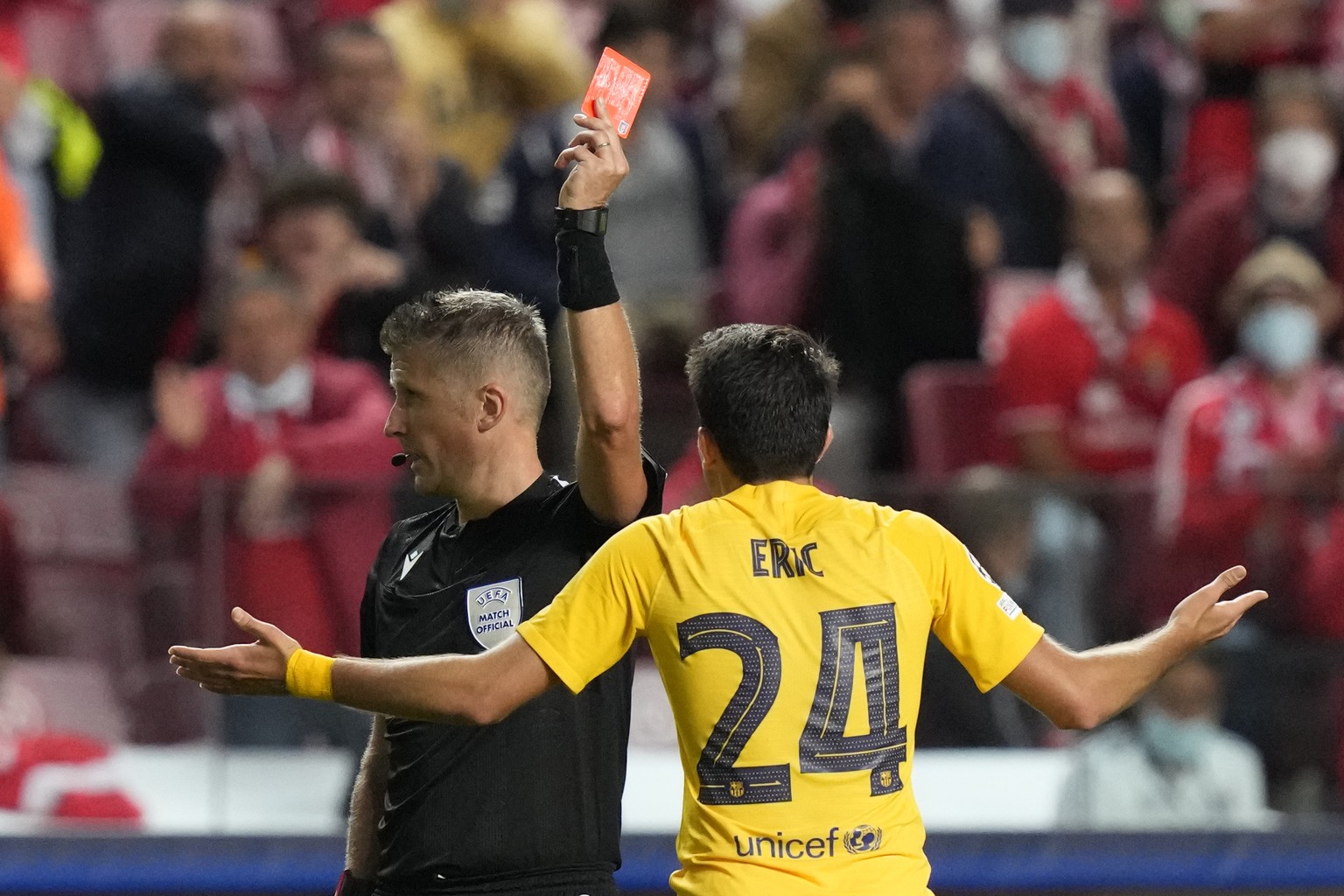 Barcelona&#039;s Eric Garcia is shown a red card by the referee during a Group E Champions League soccer match between Benfica and Barcelona at the Luz stadium in Lisbon, Portugal, Wednesday, Sept. 29 ...
