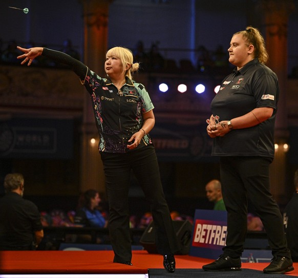 RECORD DATE NOT STATED 21st July 2024 Winter Gardens, Blackpool, England 2024 Betfred Womens World Matchplay Darts Mikuru Suzuki in action on the oche with Beau Greaves watching closely PUBLICATIONxNO ...