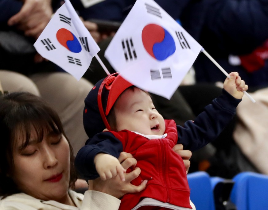 epa06520481 Supporters cheer during the Women&#039;s Short Track Speed Skating 500 m quarter final at the Gangneung Ice Arena during the PyeongChang 2018 Olympic Games, South Korea, 13 February 2018.  ...