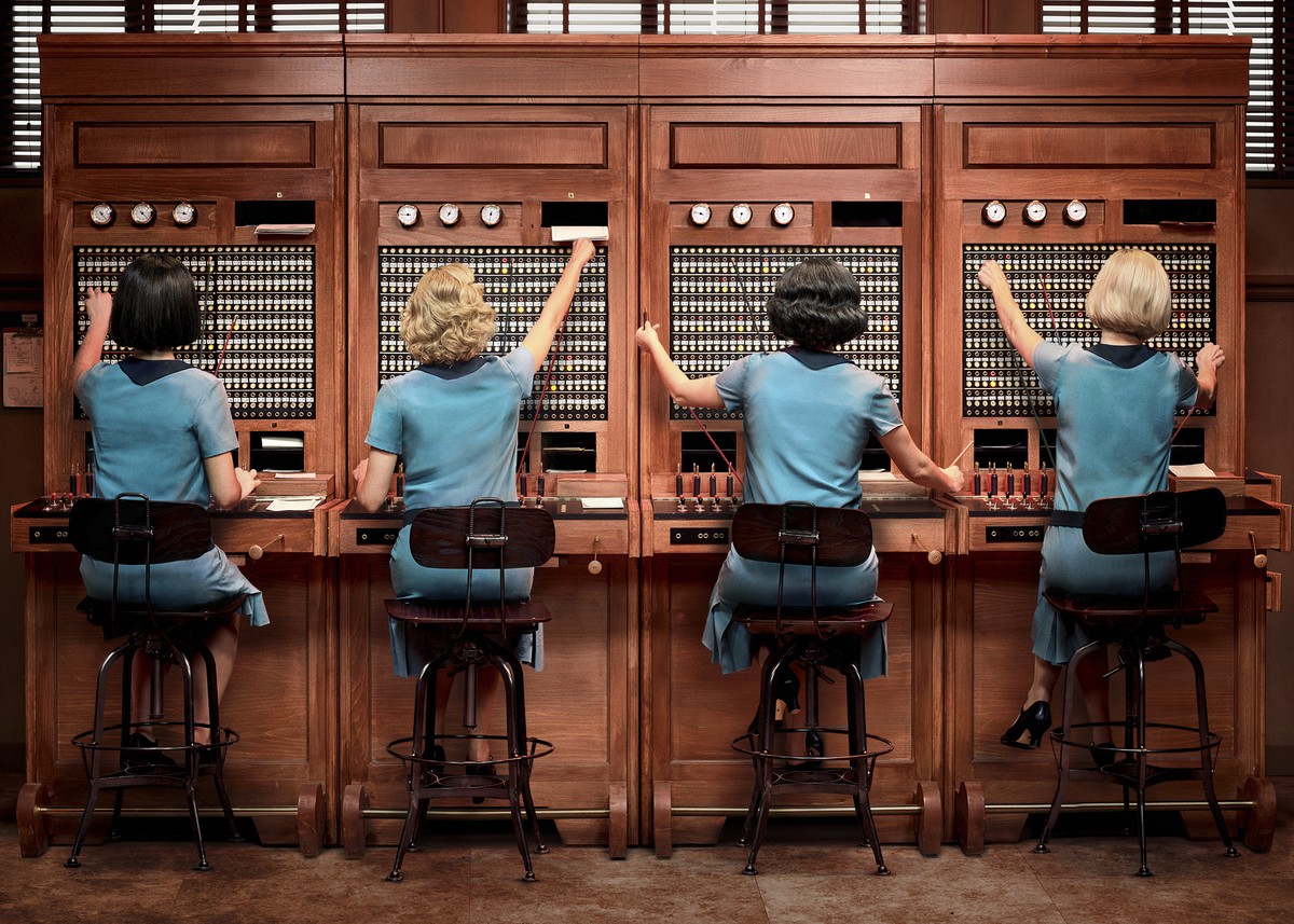 This image released by Netflix shows a scene from the series, "Las Chicas del Cable." The series, about four women working as operators for the telephone company in Madrid, premieres Friday. ...