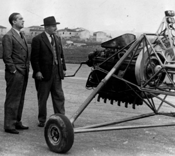 Enrico Piaggio con corradino d'ascanio, 1940 
https://wide.piaggiogroup.com/en/articles/people/corradino-d-ascanio-true-genius/foto4.jpg