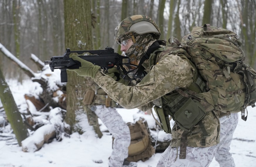 A member of Ukraine&#039;s Territorial Defense Forces, volunteer military units of the Armed Forces, trains in a city park in Kyiv, Ukraine, Saturday, Jan. 22, 2022. Dozens of civilians have been join ...