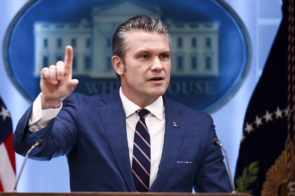 epa12872304 US Secretary of Defense Pete Hegseth delivers remarks during a media briefing on Iran from the White House in Washington, DC, USA, 06 April 2026. EPA/JIM LO SCALZO