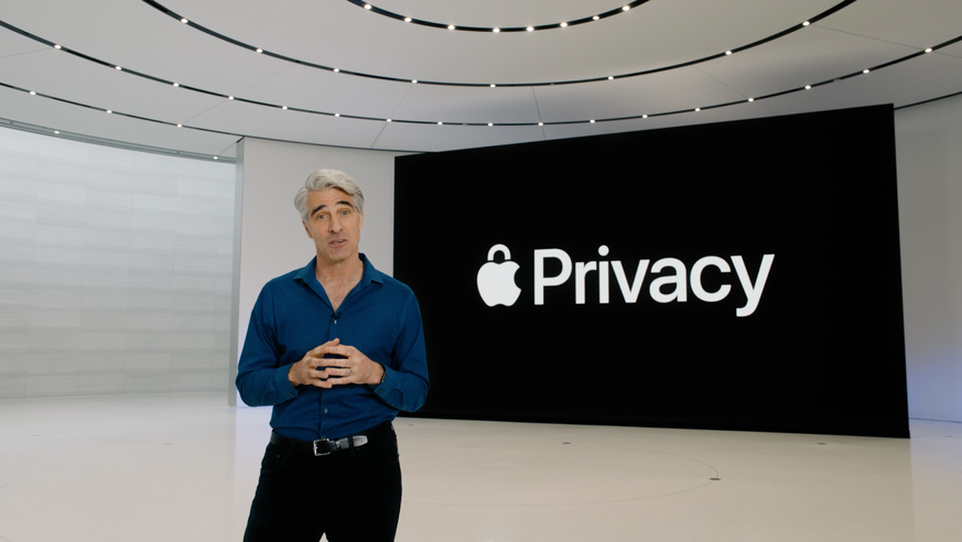 Software-Chef Craig Federighi verlor an der Keynote kein Wort über die ins mobile Betriebssystem integrierte Schnittstelle, die SwissCovid und andere Tracing-Apps verwenden.