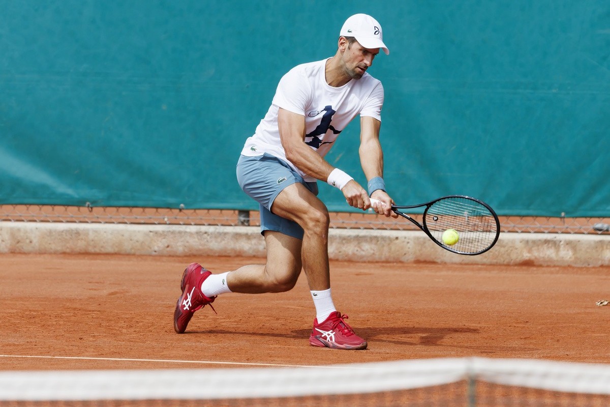 Novak Djokovic, of Serbia, returns a ball during a training session at the ATP 250 Geneva Open tournament in Geneva, Switzerland, Monday, May 20, 2024. (KEYSTONE/Salvatore Di Nolfi)
