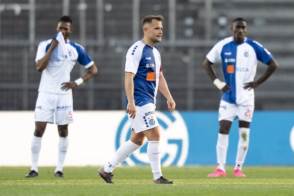 Von links: Imourane Hassane (GC), Amir Abrashi (GC) und El Bachir Ngom (GC) sind nach dem Tor zum 1:2 enttaeuscht bei dem Spiel der Fussball Super League zwischen dem Grasshopper Club Zuerich (GC) und ...