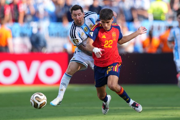 Argentina's Lionel Messi (10) bring the ball pass Spain's Pau Cubarsi (22) during the World Cup final soccer match between Spain and Argentina in East Rutherford, N.J., near New York, Sunday ...
