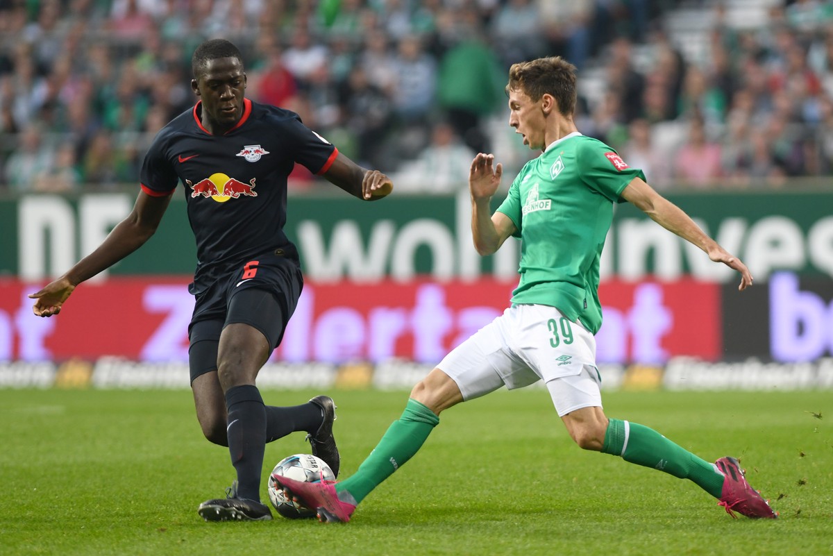epa07859783 Bremen's Benjamin Goller (R) in action against Leipzig's Ibrahima Konate (L) during the German Bundesliga soccer match between SV Werder Bremen and RB Leipzig in Bremen,Â Germany ...