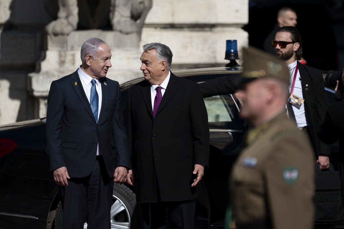Israeli Prime Minister Benjamin Netanyahu, left, and Hungarian Prime Minister Viktor Orban, center, participate in a welcoming ceremony with a guard of honor at Buda Castle in Budapest, Hungary, April ...