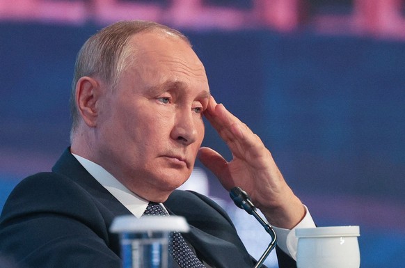 epa10166375 A handout photo made available by TASS Host Photo Agency shows Russian President Vladimir Putin attends a plenary session of the 2022 Eastern Economic Forum (EEF) in Vladivostok, Russia, 0 ...