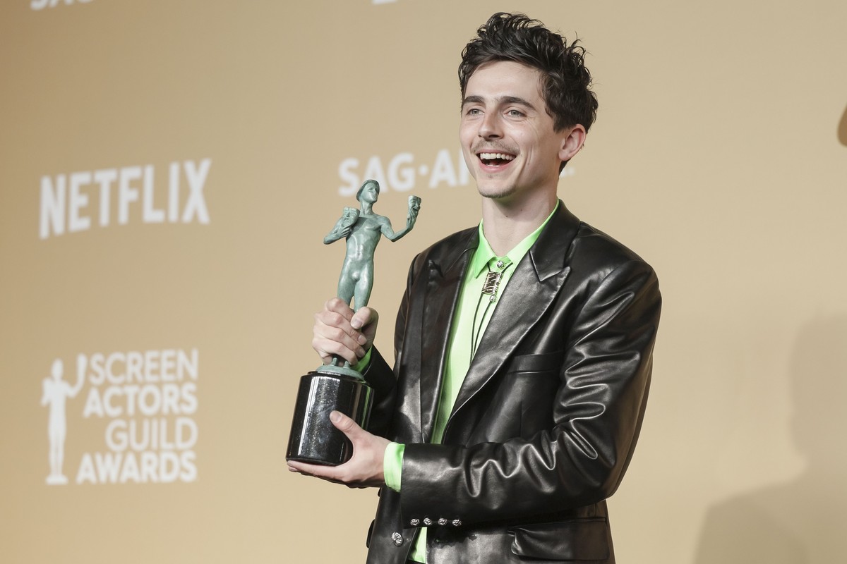 epa11920415 Actor Timothee Chalamet with the SAG award for ?Outstanding Performance by a Male Actor In A Leading Role? in the press room during the 31st annual Screen Actor Guild Awards at the Shrine  ...