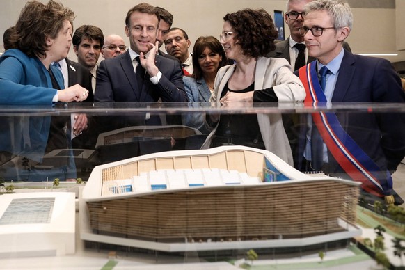 PARIS 2024, Sportst�tten, Saint Denis, Centre Aquatique Olympique Macron Inaugurates The Olympic Aquatics Centre - Saint-Denis French President Emmanuel Macron, Mayor of Paris Anne Hidal Macron Inaugu ...