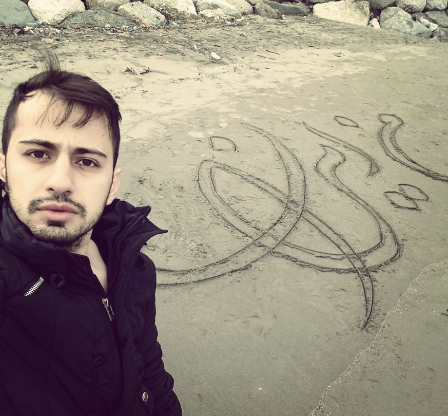 «In meinem Iran bluten sich die Menschen aus Geldmangel gegenseitig aus und Maler malen meinen Iran ins Grab. Sie malen mehr Ruinen als zuvor.» Dies schrieb Saman 2017 auf Instagram.