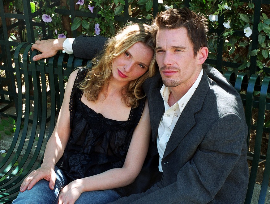 Ein undatiertes Szenenbild zeigt Julie Delpy, links, und Ethan Hawke, rechts, in einer Szene des Films &quot;Before Sunset&quot; von Richard Linklater, der am Donnerstag, 17. Juni 2004, in die deutsch ...