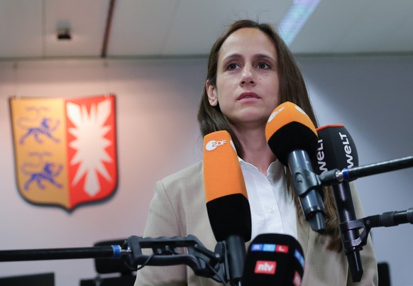 July 7, 2023, Schleswig-Holstein, Itzehoe: Janina Seyfert, prosecutor, makes a statement after the first day of the hearing in the courtroom of the China Logistic Center.  On Friday, in front of the Landgeri ...