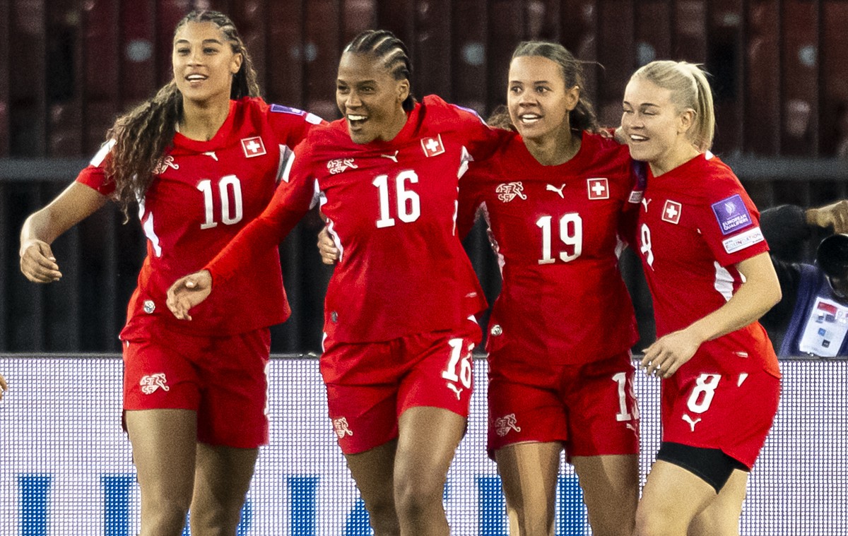 Switzerland's Aurelie Csillag, center, celebrates her goal after scoring the 1:0 during the FIFA 2027 Women's World Cup League B - Group B2 qualifying soccer match between Switzerland and Tu ...
