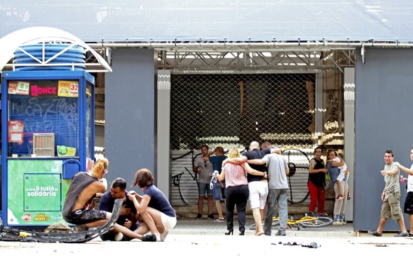 epa06148653 Injured people react after a van crashed into pedestrians in Las Ramblas, downtown Barcelona, Spain, 17 August 2017. According to initial reports a van crashed into a crowd in Barcelona&#0 ...