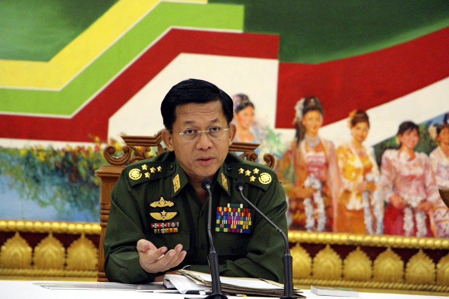 epa04942550 Senior General Min Aung Hlaing, commander in chief of the Myanmar Army talks during the meeting with journalists at Commander in Chief office in Naypyitaw, Myanmar, 21 September 2015. Myan ...