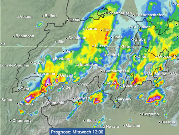 Aktuell zieht eine breite Gewitterfront von West nach Ost, später werden die Gewitter eher punktuell auftreten.