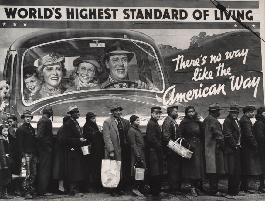 «There's no way like the American Way»: Anstehen für Brot in Ohio während der Grossen Depression, 1937.