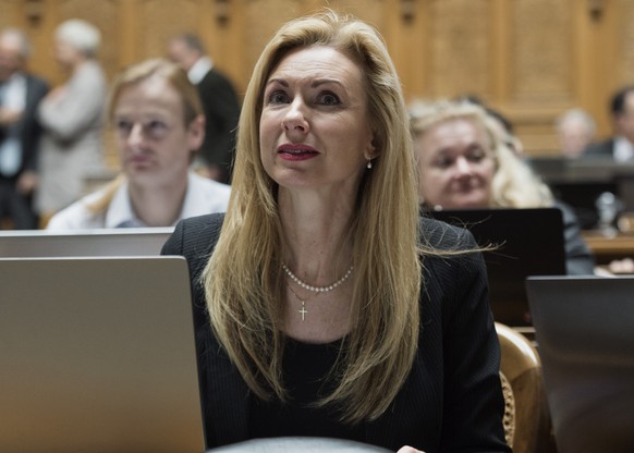 Barbara Keller-Inhelder (SVP/SG) waehrend der Beratungen zum neuen Militaergesetz am Mittwoch, 2. Dezember 2015, im Nationalratssaal in Bern. (KEYSTONE/Lukas Lehmann)