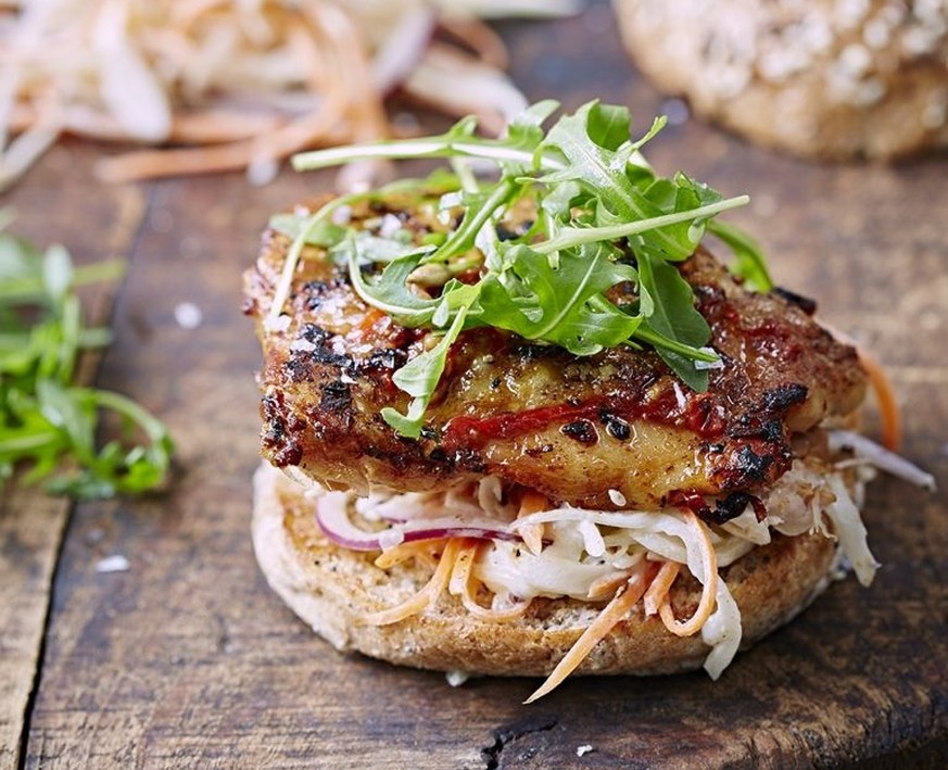 grilled chicken sandwich coleslaw jamie oliver essen food huhn hähnchen poulet
https://www.jamieoliver.com/recipes/chicken-recipes/wicked-chicken-with-coleslaw/