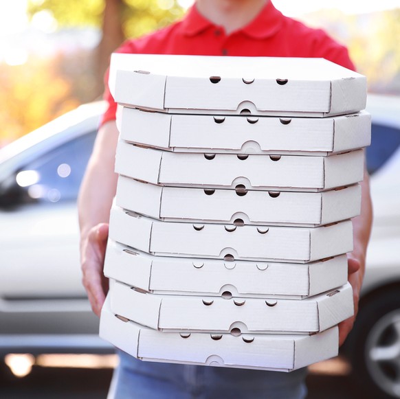 pizza delivery pizzakurier essen food
