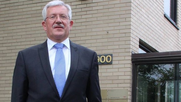 Martin Dahinden vor der Schweizer Botschaft in Washington.

USA Botschafter Schweiz