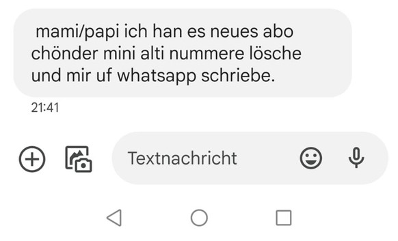 Das betrügerische SMS kursiert in verschiedenen Versionen und kann auch in Schriftsprache verfasst sein.