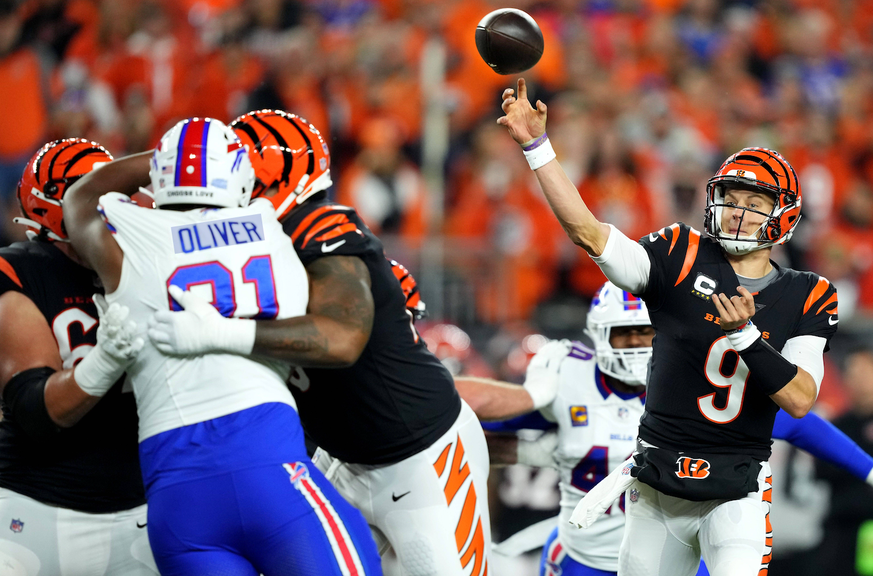 Syndication: The Enquirer Cincinnati Bengals quarterback Joe Burrow (9) throws in the first quarter during a Week 9 NFL, American Football Herren, USA football game between the Buffalo Bills and the C ...