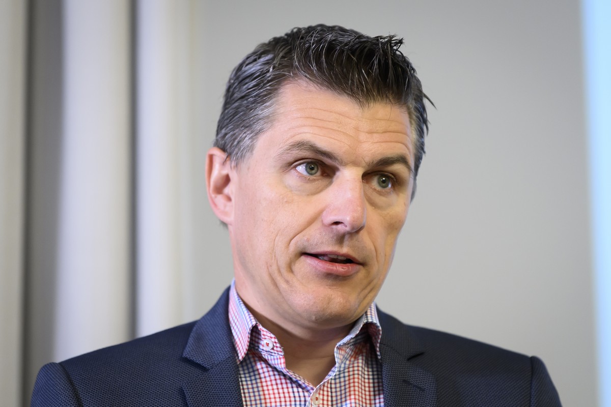 Josef Ender, Sprecher des Aktionsbuendnis Urkantone und der Kampagne "Covid-Verschaerfungen Nein" spricht waehrend einer Medienkonferenz von das gemeinsame Komitee von Freunden der Verfassun ...