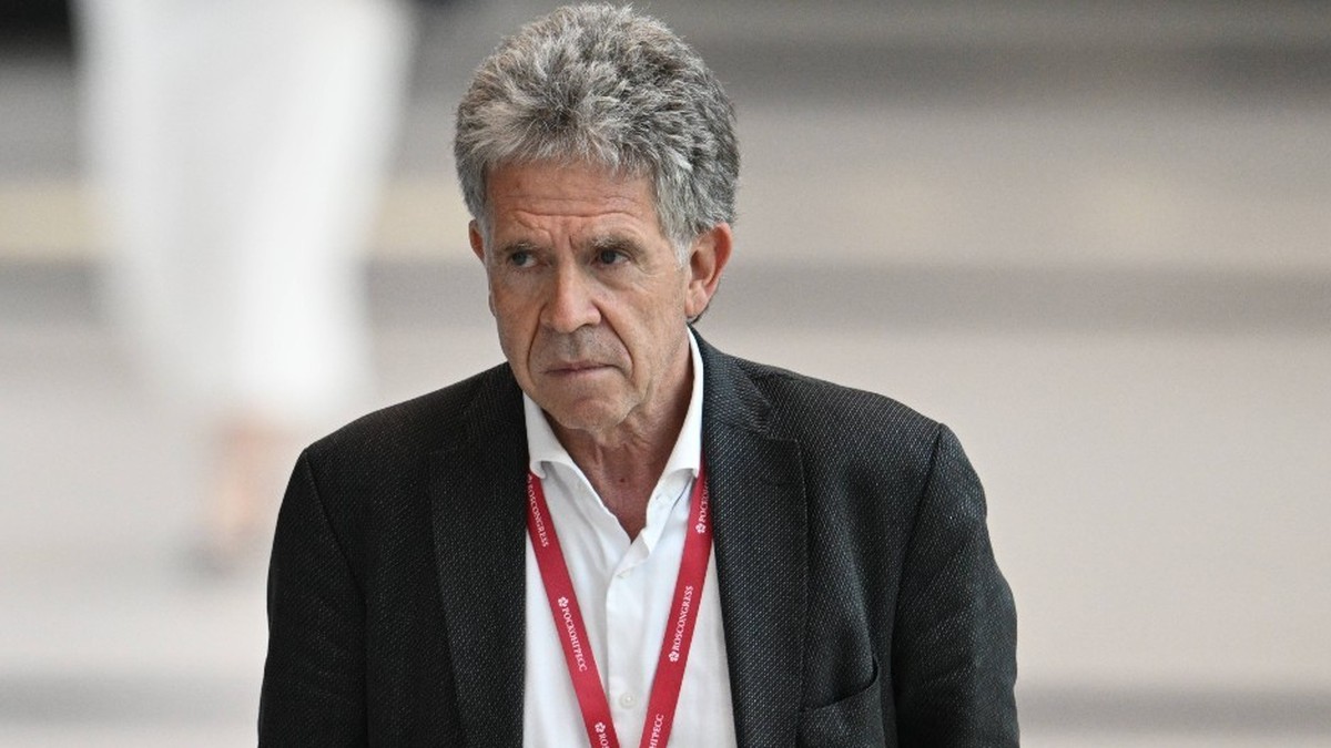 SPIEF-2023. Guests ahead of the plenary session 8460479 16.06.2023 SPIEF-2023. Journalist Hubert Seipel at the ExpoForum Congress and Exhibition Center. Pavel Bednyakov / host photo agency: RIA Novost ...