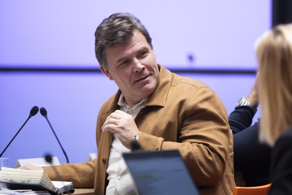 Alfred &quot;Fredy&quot; Gantner, Wirtschaftsfuehrer und Politaktivist, spricht waehrend einer Medienkonferenz zur Eidgenoessischen Volksinitiative &quot;Fuer eine direktdemokratische und wettbewerbsf ...