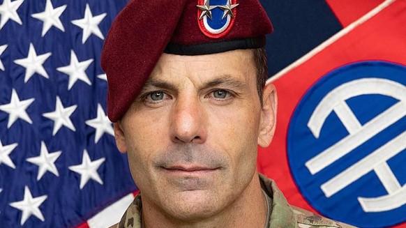 Generalmajor Chris Donahue ist der letzte US-Soldat, der Afghanistan verliess. Das US-Zentralkommando twitterte in der Nacht zu Dienstag ein Bild, das durch ein Nachtsichtgerät aufgenommen worden war. ...