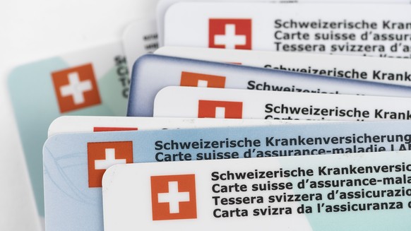 THEMENBILD ZU DEN KRANKENKASSENPRAEMIEN --- [Symbolic Image] Different Swiss health insurance cards, photographed in Zurich, Switzerland, on September 9, 2019. (KEYSTONE/Christian Beutler)..[Symbolbil ...