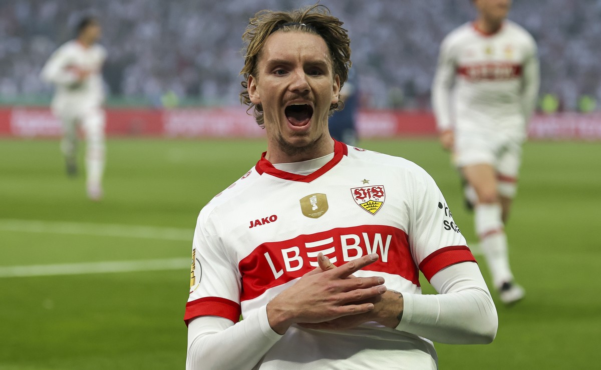 epa12132013 Nick Woltemade of Stuttgart celebrates after scoring the 1-0 lead during the German DFB Cup final soccer match between Arminia Bielefeld and VfB Stuttgart in Berlin, Germany, 24 May 2025. ...