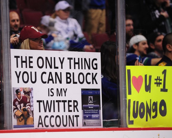 Vancouver-Fans machen sich über ihren ehemaligen Keeper Roberto Luongo lustig. &nbsp;