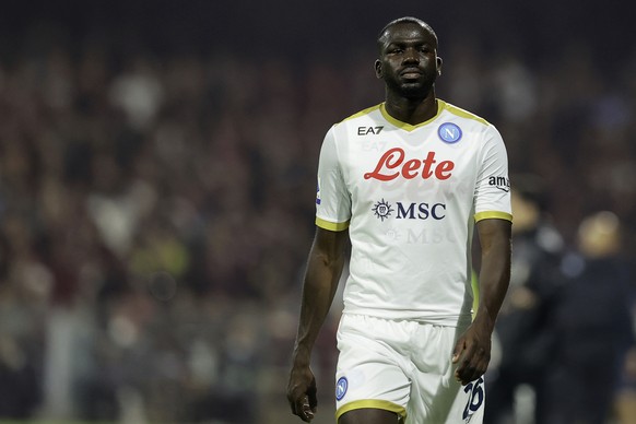 Napoli&#039;s Kalidou Koulibaly walks off the pitch after getting a red card, during the Serie A soccer match between Salernitana and Napoli at the Arechi stadium in salerno, Italy, Sunday, Oct. 31, 2 ...