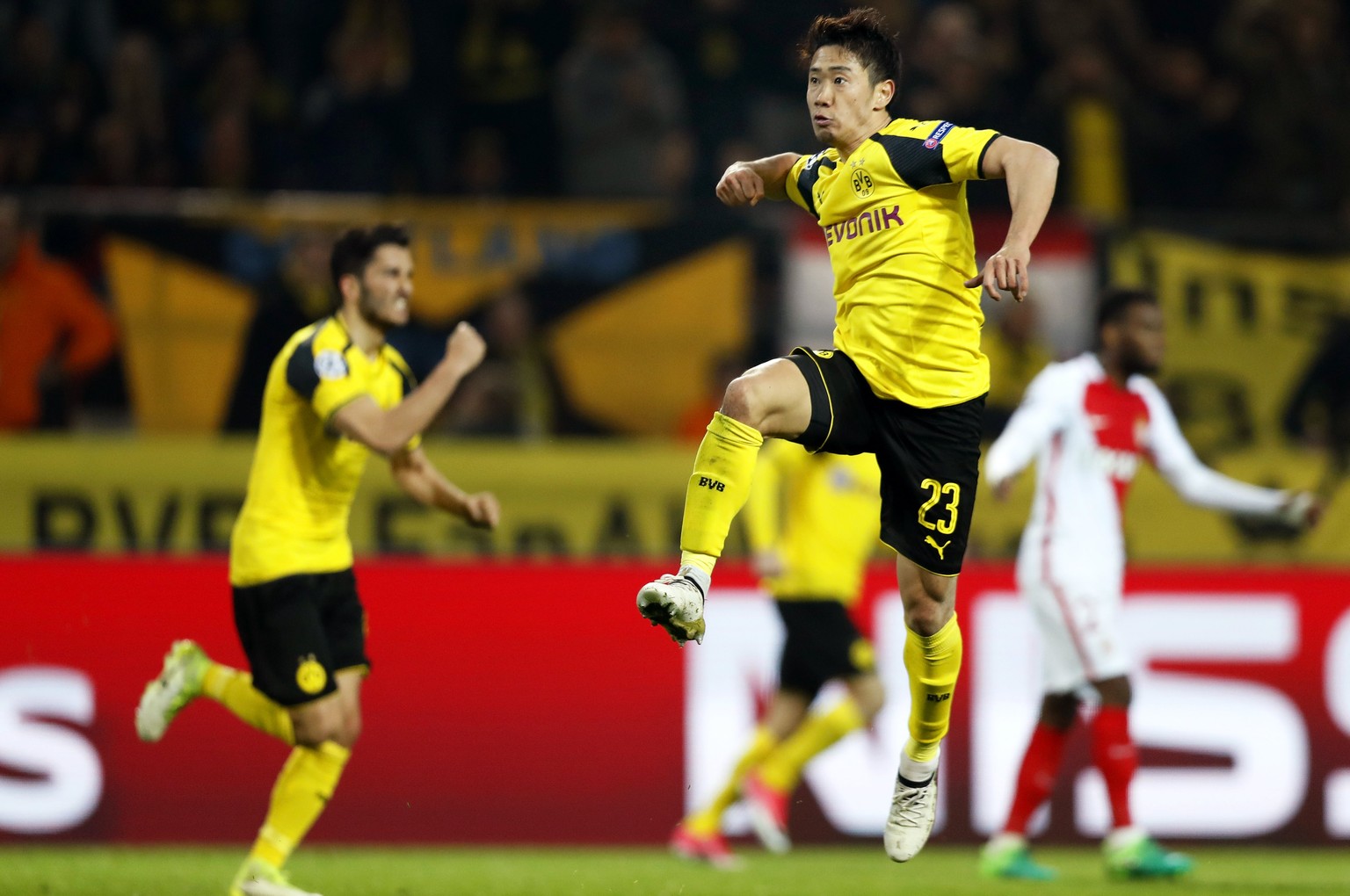 epa05904871 Borussia&#039;s Shinji Kagawa (C) celebrates after scoring a goal during the UEFA Champions League quarter final, first leg soccer match between Borussia Dortmund and AS Monaco at the Sign ...