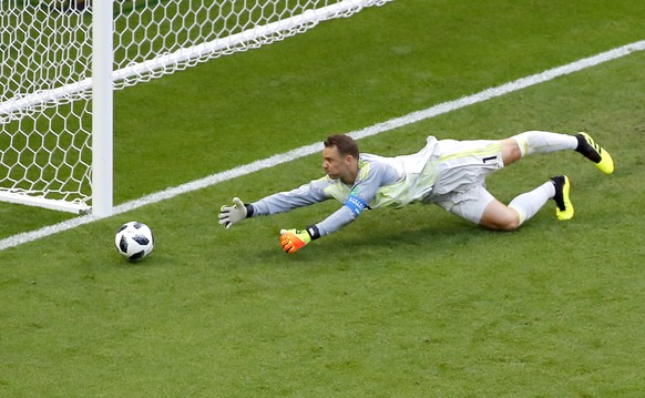 epa06844620 Goalkeeper Manuel Neuer of Germany in action during the FIFA World Cup 2018 group F preliminary round soccer match between South Korea and Germany in Kazan, Russia, 27 June 2018.

(RESTR ...