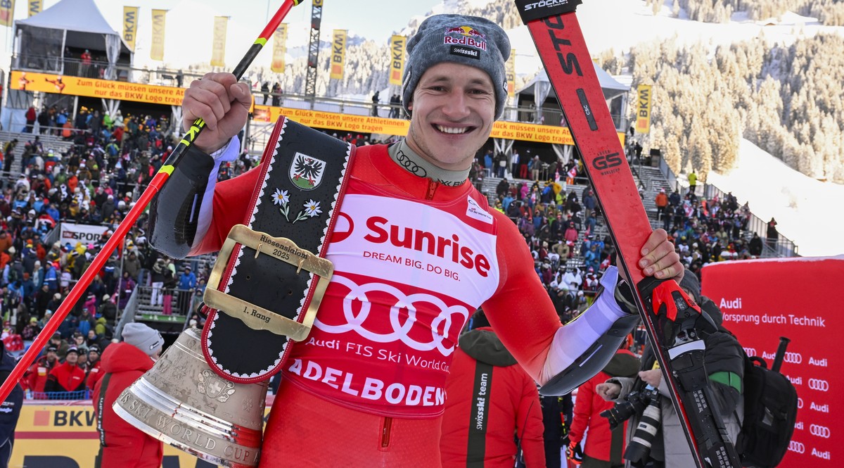 epa11820190 Winner Marco Odermatt of Switzerland reacts in the finish area after the men's Giant Slalom race at the FIS Alpine Skiing World Cup stop in Adelboden, Switzerland, 12 January 2025. EP ...