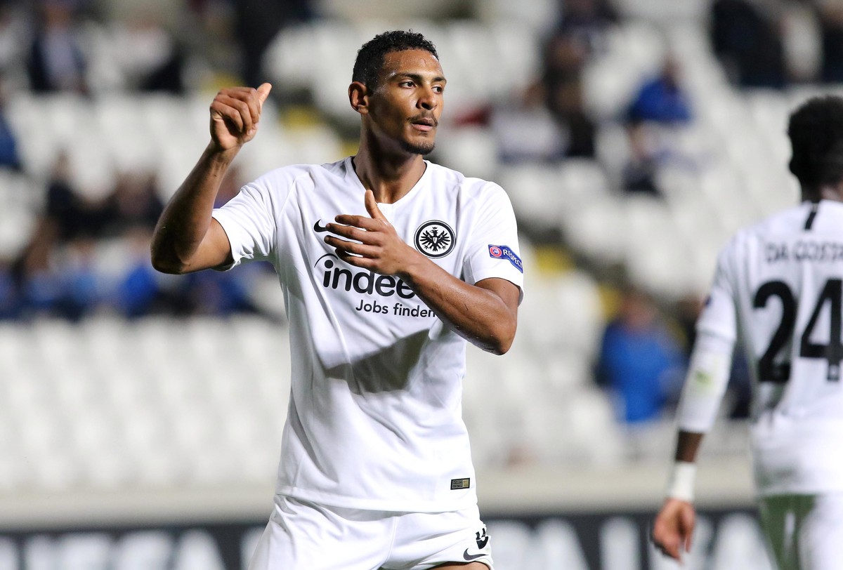 epa07151653 Frankfurt's player Sebastien Haller celebrate after scoring a goal during the UEFA Europa League Group H soccer match between Apollon Limassol FC and Eintracht Frankfurt at the GSP st ...