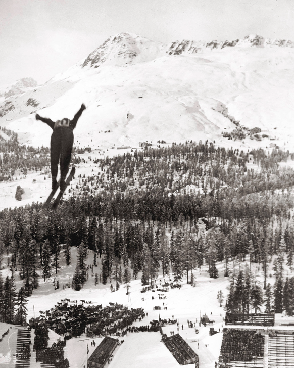 Ski-jumping St Moritz Switzerland, 1933 Ski-jumping St Moritz Switzerland, 1933 PUBLICATIONxNOTxINxUKxFRAxBELxNEDxITAxDENxNORxSWExPOLxJPNxKORxTPE Copyright: CopyrightxcGeminix2023.xCredit:xGemini 1345 ...