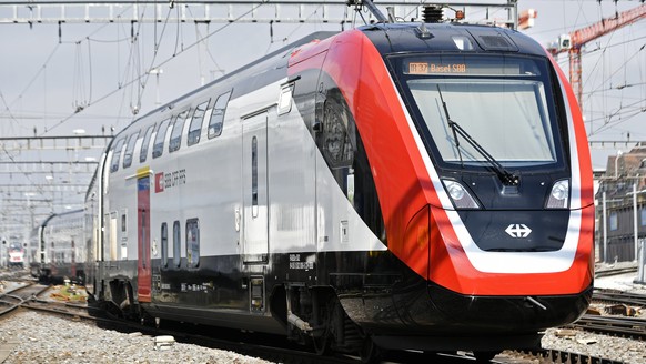 Abfahrt des Fernverkehrs-Doppelstockzugs FV-Dosto im Zuercher Hauptbahnhof am Mittwoch, 1. Mai 2019. (KEYSTONE/Walter Bieri)