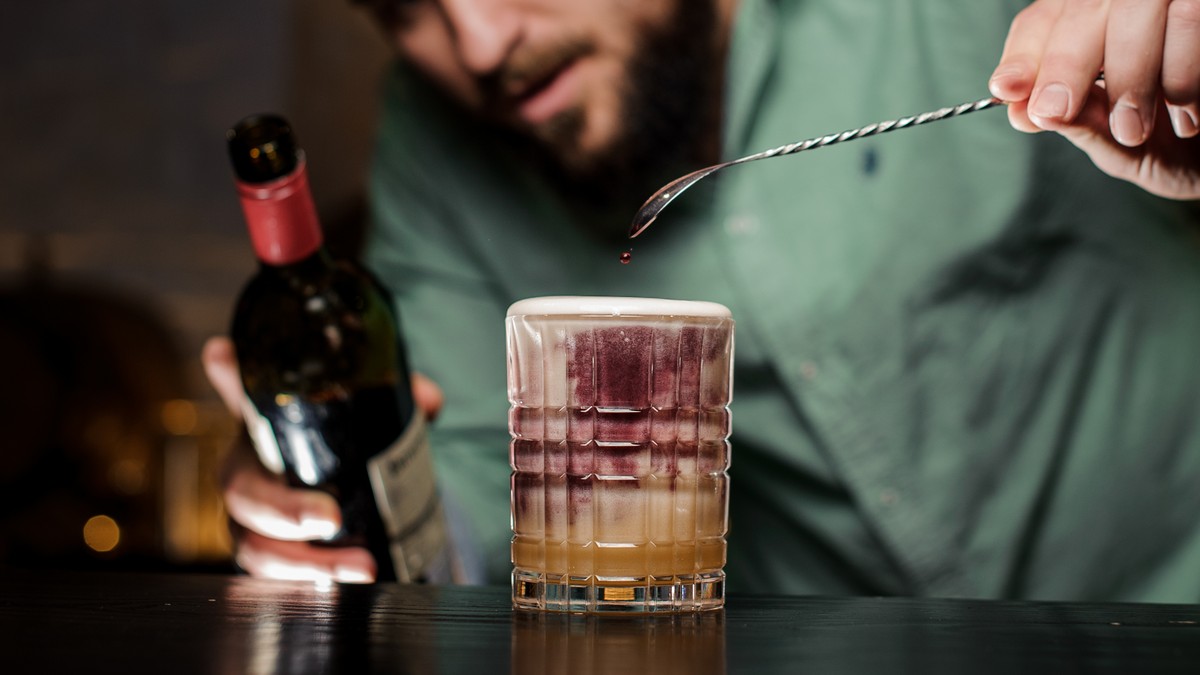 bartender mixologist cocktail new york sour trinken drinks alkohol