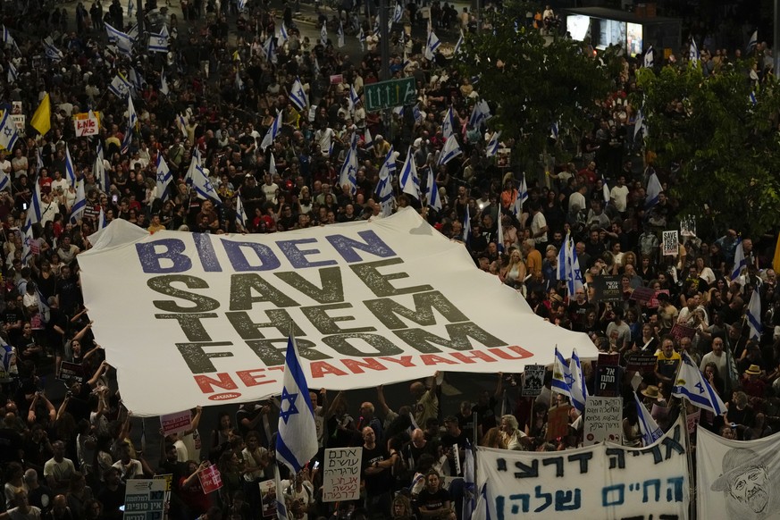 People protest against Israeli Prime Minister Benjamin Netanyahu&#039;s government and call for the release of hostages held in the Gaza Strip by the Hamas militant group in Tel Aviv, Israel, Saturday ...