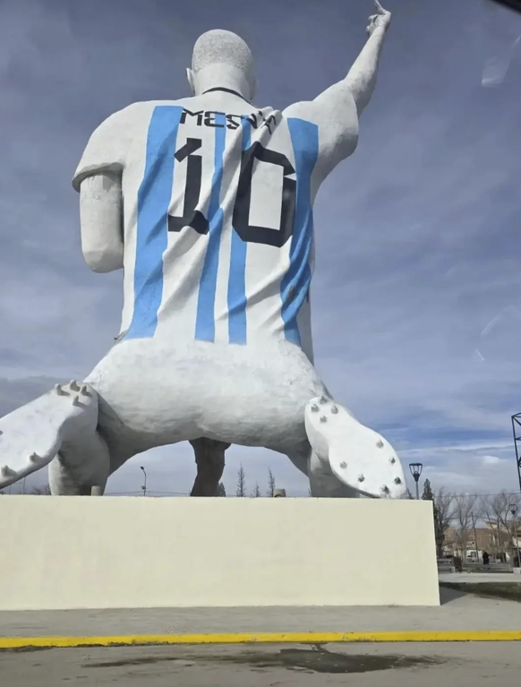 Die lustigsten Fails der Woche: Messi Statue