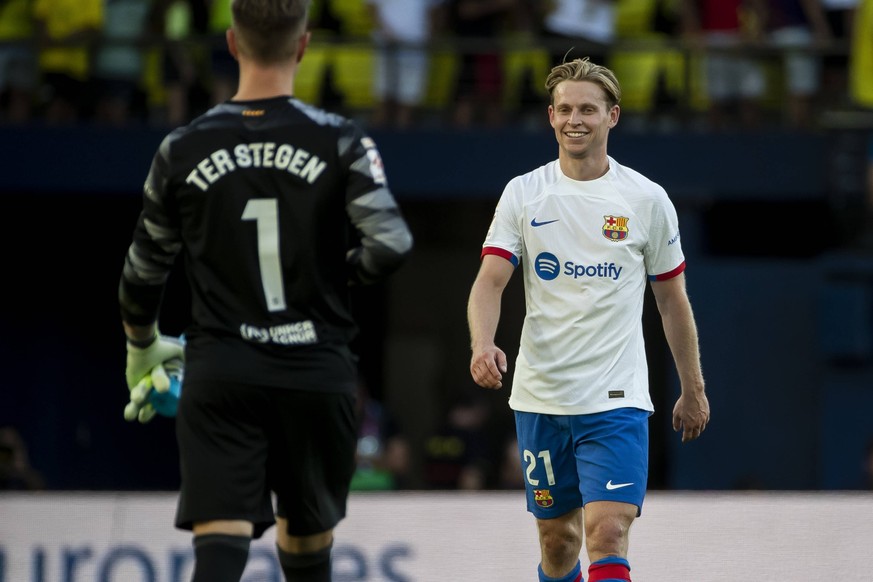 Villarreal CF v FC Barcelona, Barca - LaLiga EA Sports FC Barcelona s goalkeeper Marc-Andre Ter Stegen L and FC Barcelona s midfielder Frenkie de Jong during La Liga EA match between Villarreal CF and ...