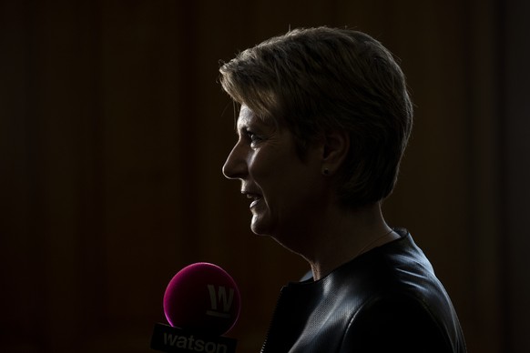 Bundesraetin Karin Keller-Sutter waehrend einem Interview nach der Pressekonferenz ueber die Terrorismus-Bekaempfung im Kanton Zuerich, am Montag, 17. Mai 2021, in Zuerich. (KEYSTONE/Alexandra Wey)